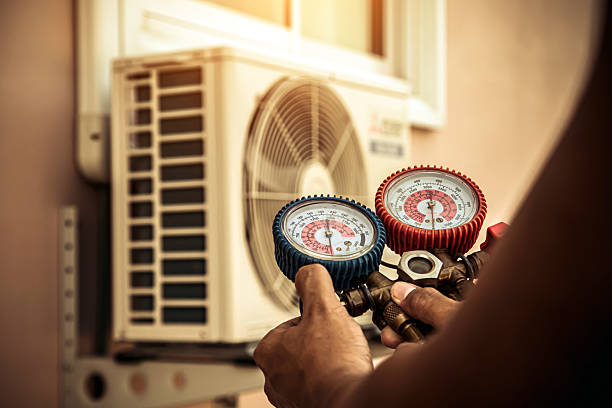 Professional Emergency Hvac technician working in De Mossville, KY